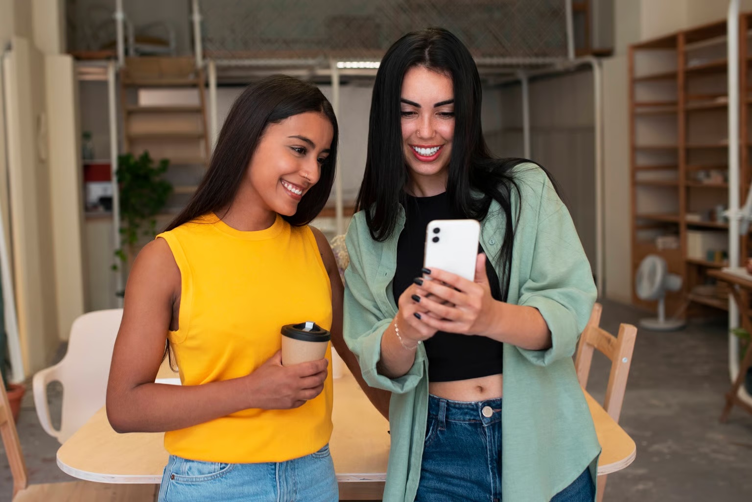Historias de éxito en Mercurio: Clientes que ahorraron y ganaron vendiendo tecnología usada.
