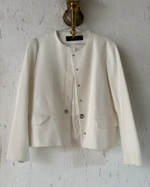 Blazer blanco a la cintura