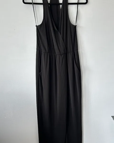 Jumpsuit negro de pierna recta