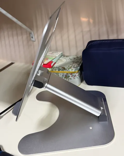 Soporte de aluminio ajustable para laptop / tablet (Precio negociable)