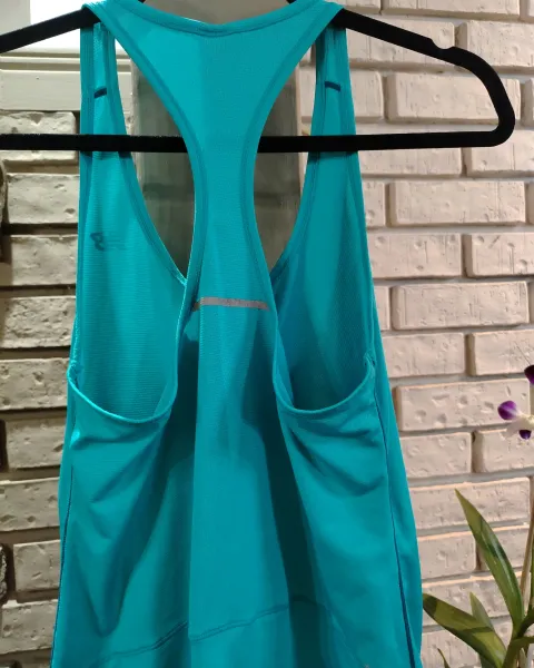 Blusa deportiva de tirantes