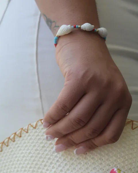 Pulsera avalorios y chonchitas
