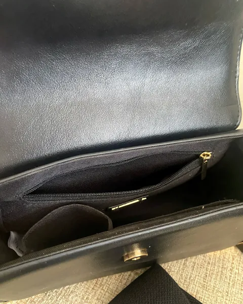Bolso negro pequeño de mujer