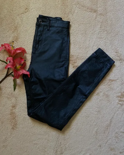 PANTALÓN DE CUERINA