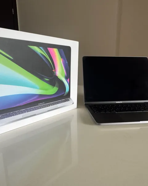 MacBook Pro 13" (Modelo 2022) – Chip M2 con Touch Bar