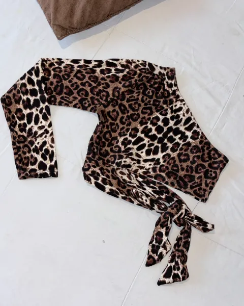 Camisa leopardo crop top