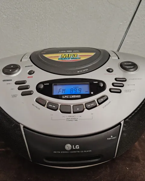 Reproductor de música LG modelo LPC-LM340X