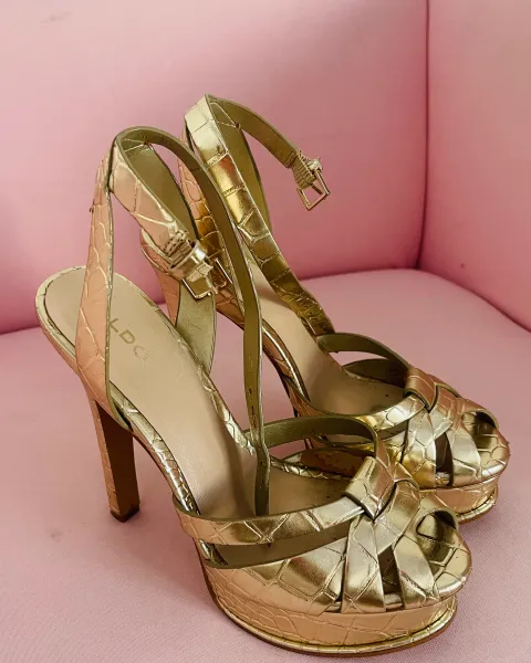 Zapatos ALDO doradoa