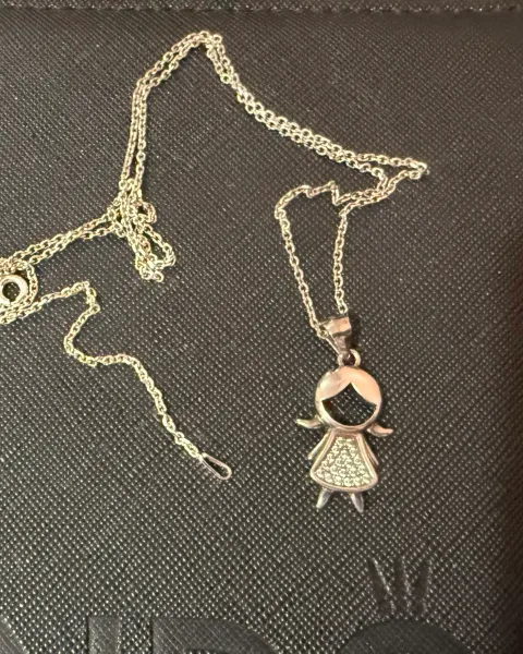 Cadena dije niña