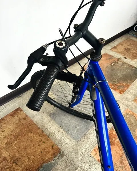 Bicicleta de montaña marca Forza Volcano