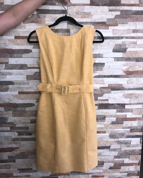 Vestido amarillo corto