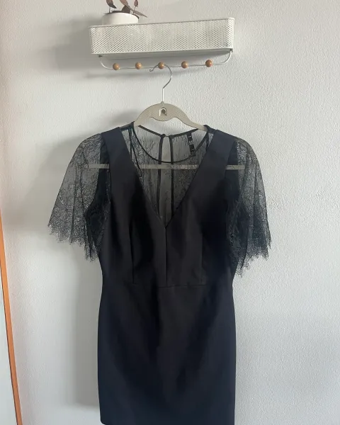 Vestido negro con encaje