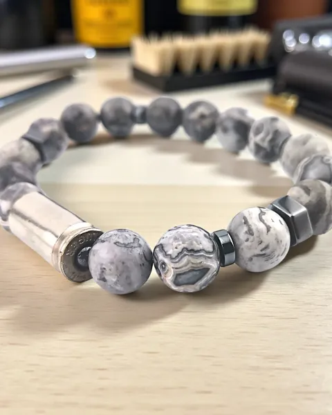 Pulsera en Piedra y Casquillos de Bala