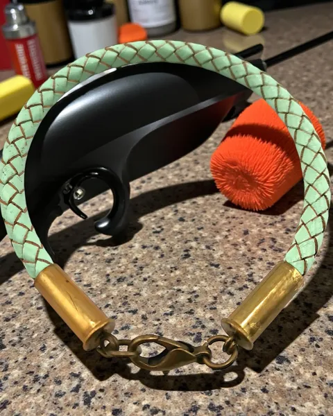 Pulsera en Cuero y Casquillos de Bala