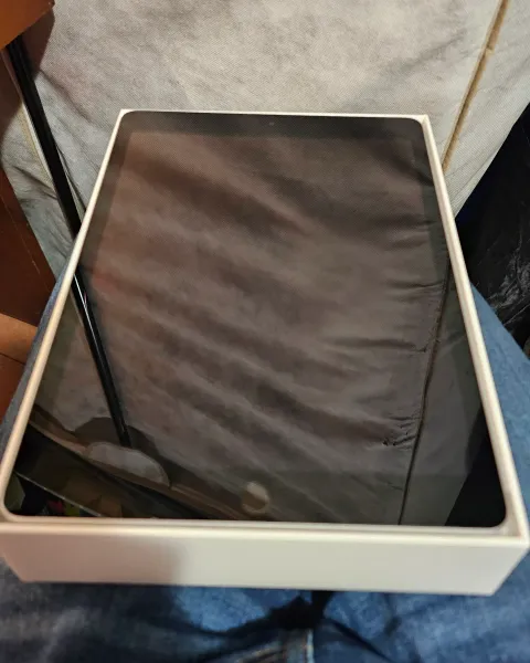 iPad 9th Gen 64GB Gris