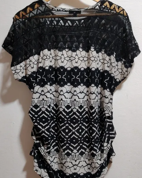 Blusa hombros tejido blanco/negro