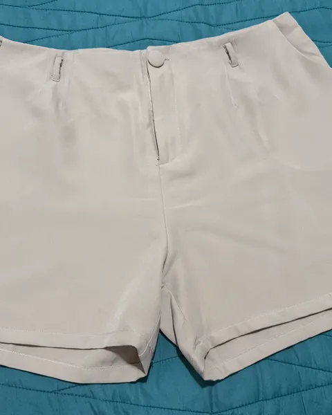 Short de tela beige