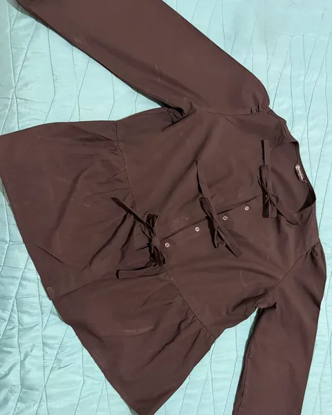 Blusa negra de lazos