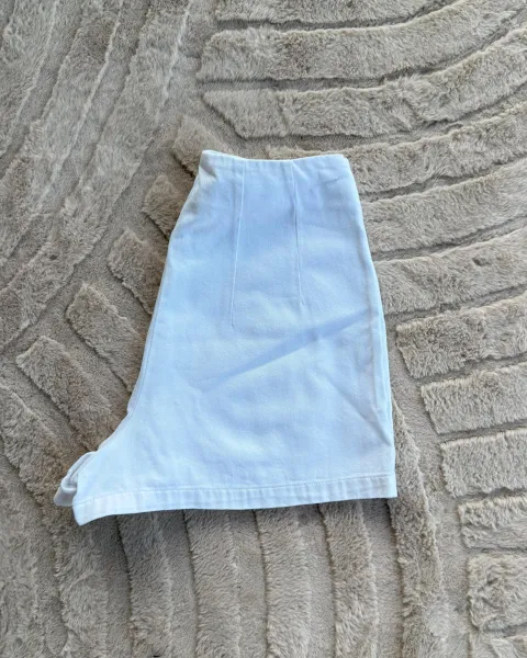Short blanco