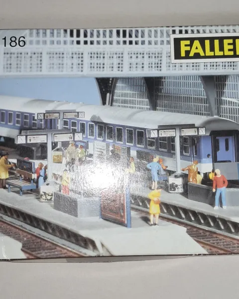 ⭐ Diorama FALLER® 🇩🇪 Accesorios para Plataforma Estación de Tren 🚅