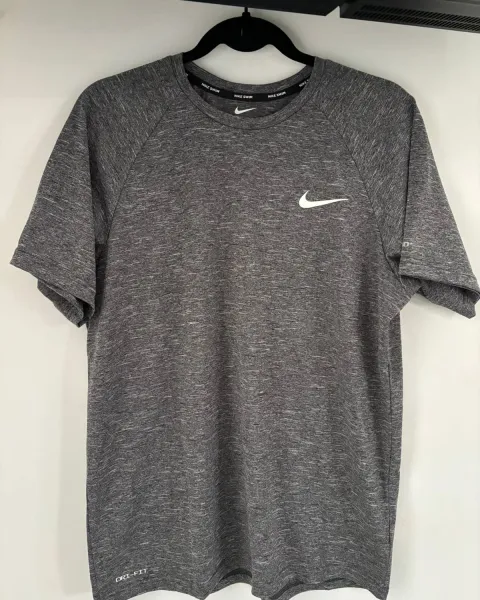 Camisa Nike Dri-Fit Gris Original – Talla M