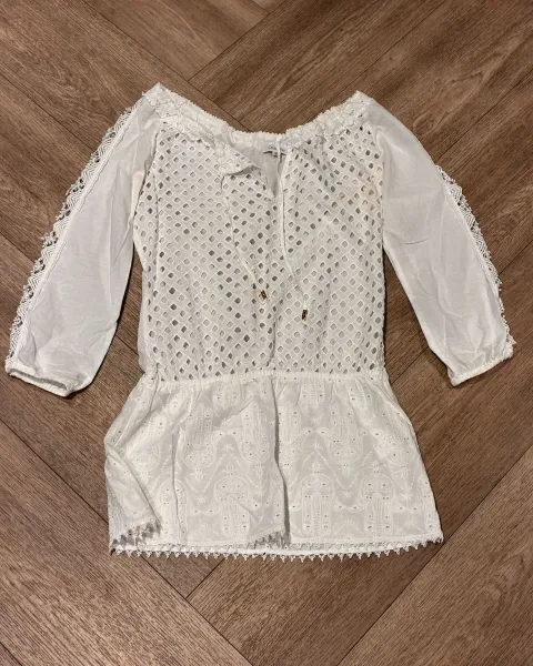 Blusa blanca hombros descubiertos Onda de Mar (Talla M)