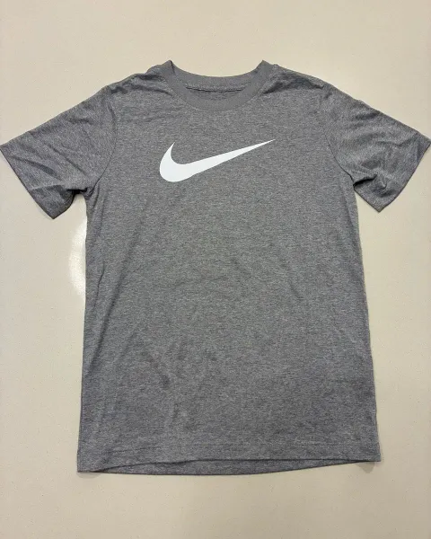 Nike Dri-Fit gris (talla M de niños)