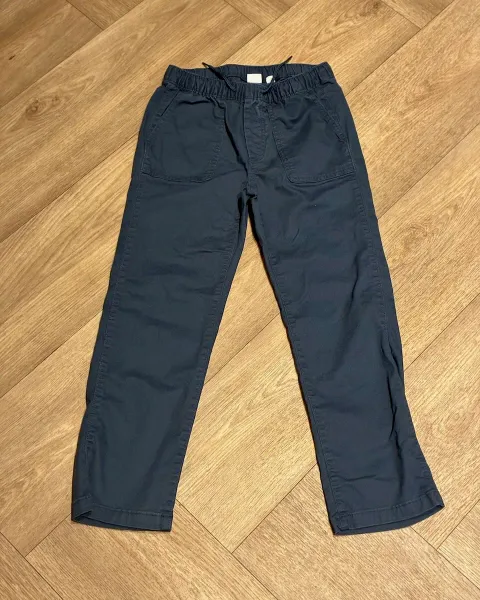 Pantalón GAP Kids azul marino talla M – Buenísimo estado