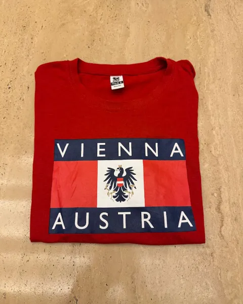 Camiseta Roja Vienna Austria Kids Talla 12