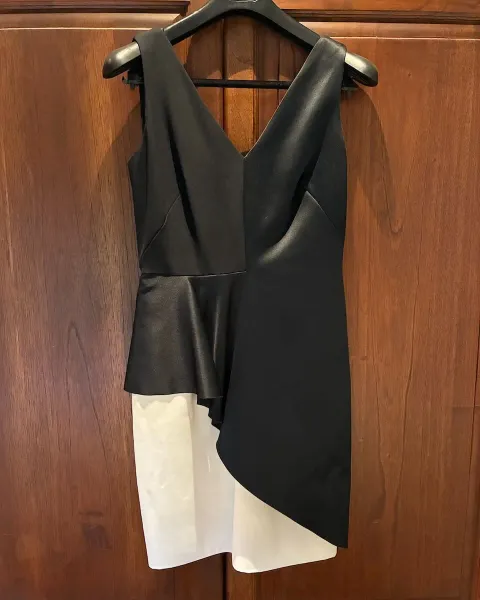 Vestido Halston Heritage asimétrico (talla 8)