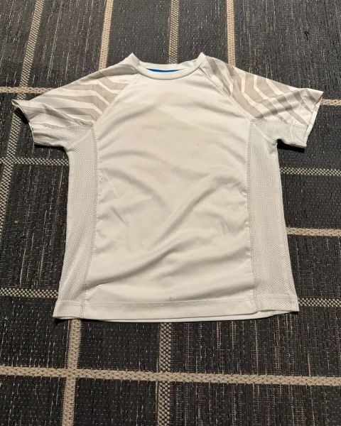 Camiseta Old Navy Active Blanca con Detalles en Hombros Talla S (Niño)