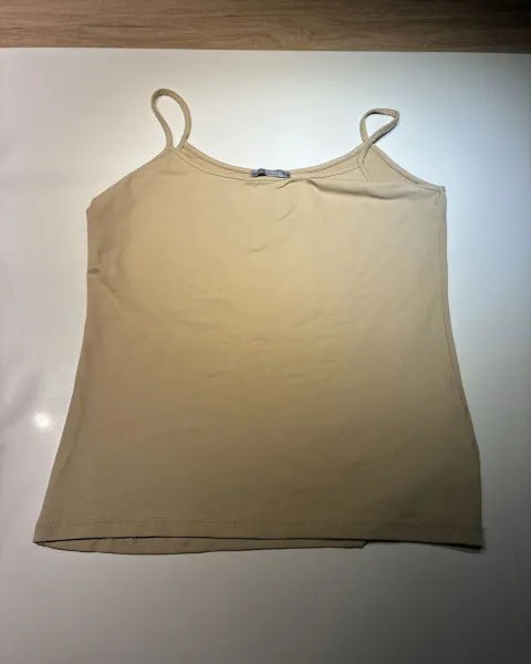 Top beige Zara Basic con tirantes finos – Talla M