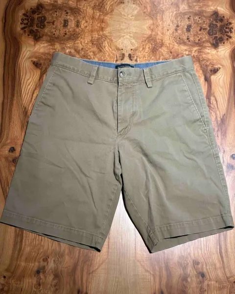 Short caqui de la marca Banana Republic tamaño 29