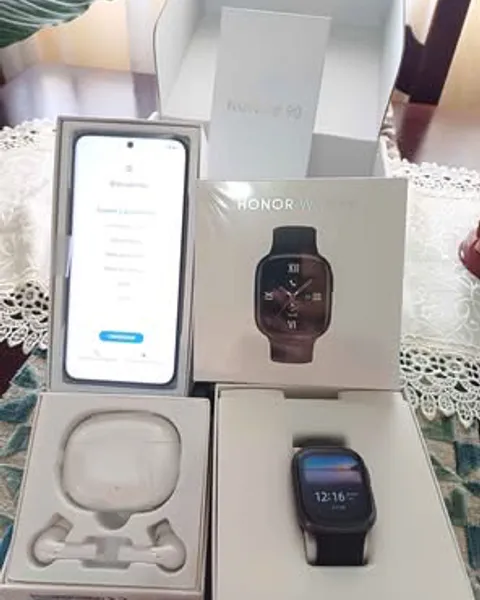 HONOR: Celular, Reloj, Audífonos