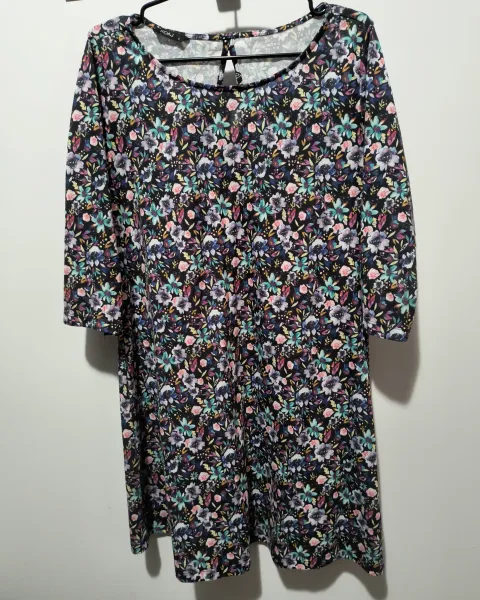 Vestido floreado manga tres cuartos