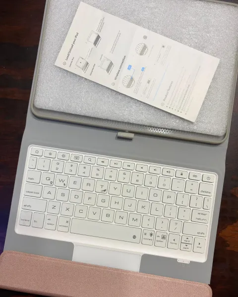 Teclado inalámbrico con funda para iPad color rosado