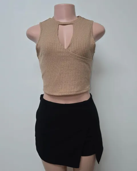 Blusa Beige tipo crop top