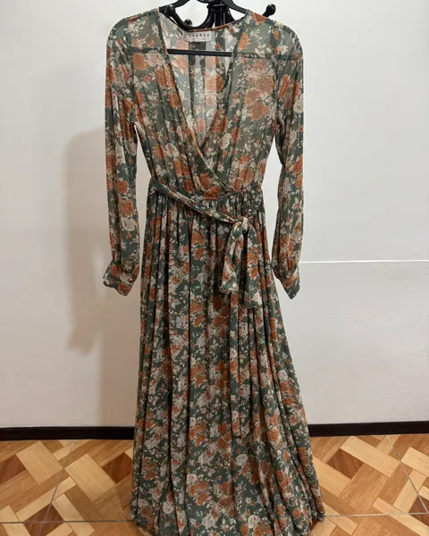 Vestido de día largo de flores