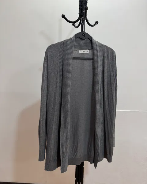 Cárdigan gris abierto