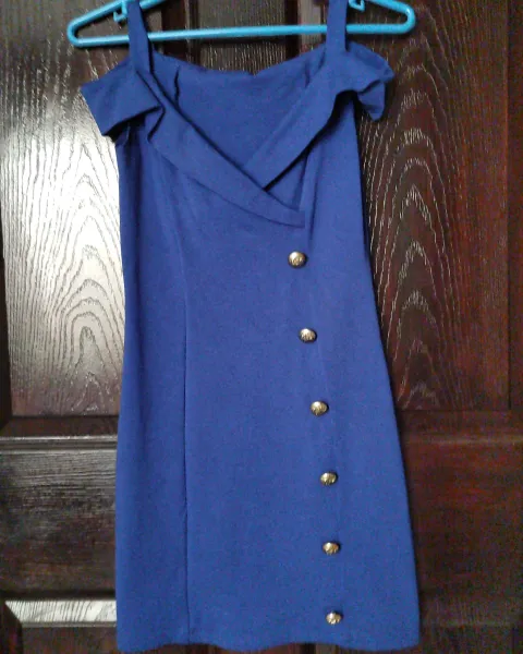 Vestido tipo cóctel color azul
