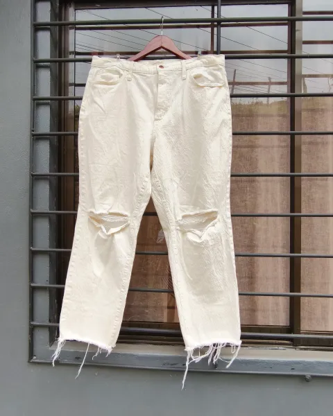 Jeans color hueso