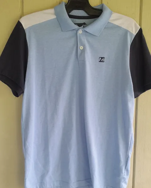 Camisa Tipo polo Celeste y negro