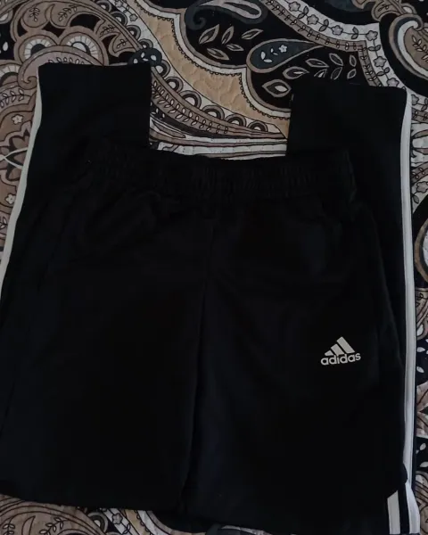 Buzo adidas