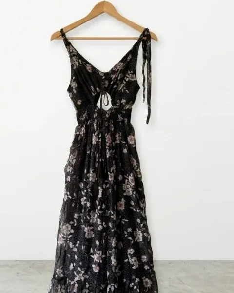 Maxi Vestido Floreado con Cut-Out