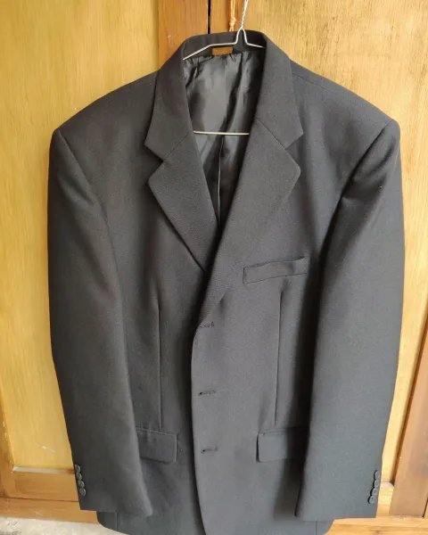 Traje elegante para boda o trabajo