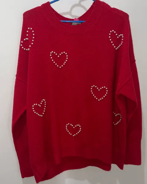 Suéter corazones roja