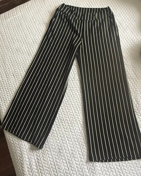 Pantalón negro a rayas blancas talla L